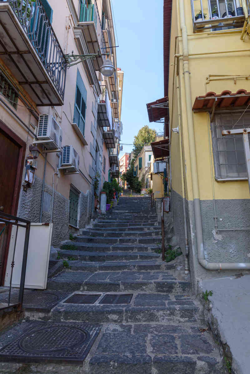150 - Italia - Nápoles - Via Gradini del Petraio.jpg